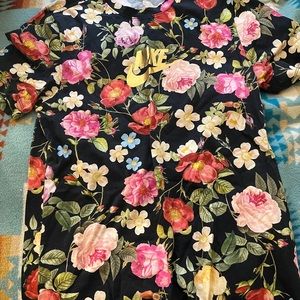 Floral Nike Tee Mens Small